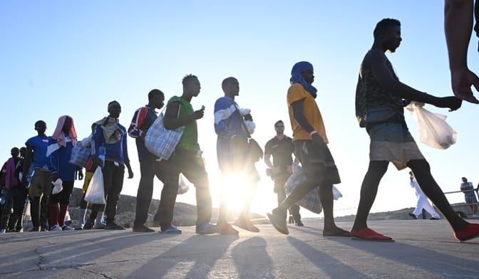 Migranti in Italia: arrivi dimezzati nel 2024