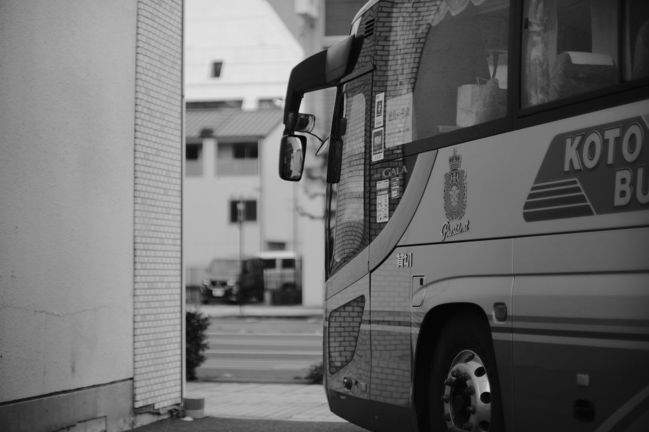 Biglietti, abbonamenti, multe: come muoversi con i mezzi pubblici in Italia