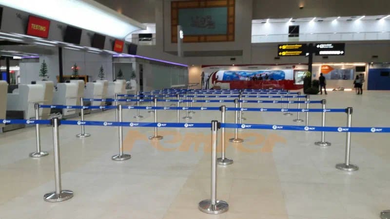 ผลงานติดตั้งเสากั้นทางเดินที่สนามบินสุวรรณภูมิ AOT Premier Worlds