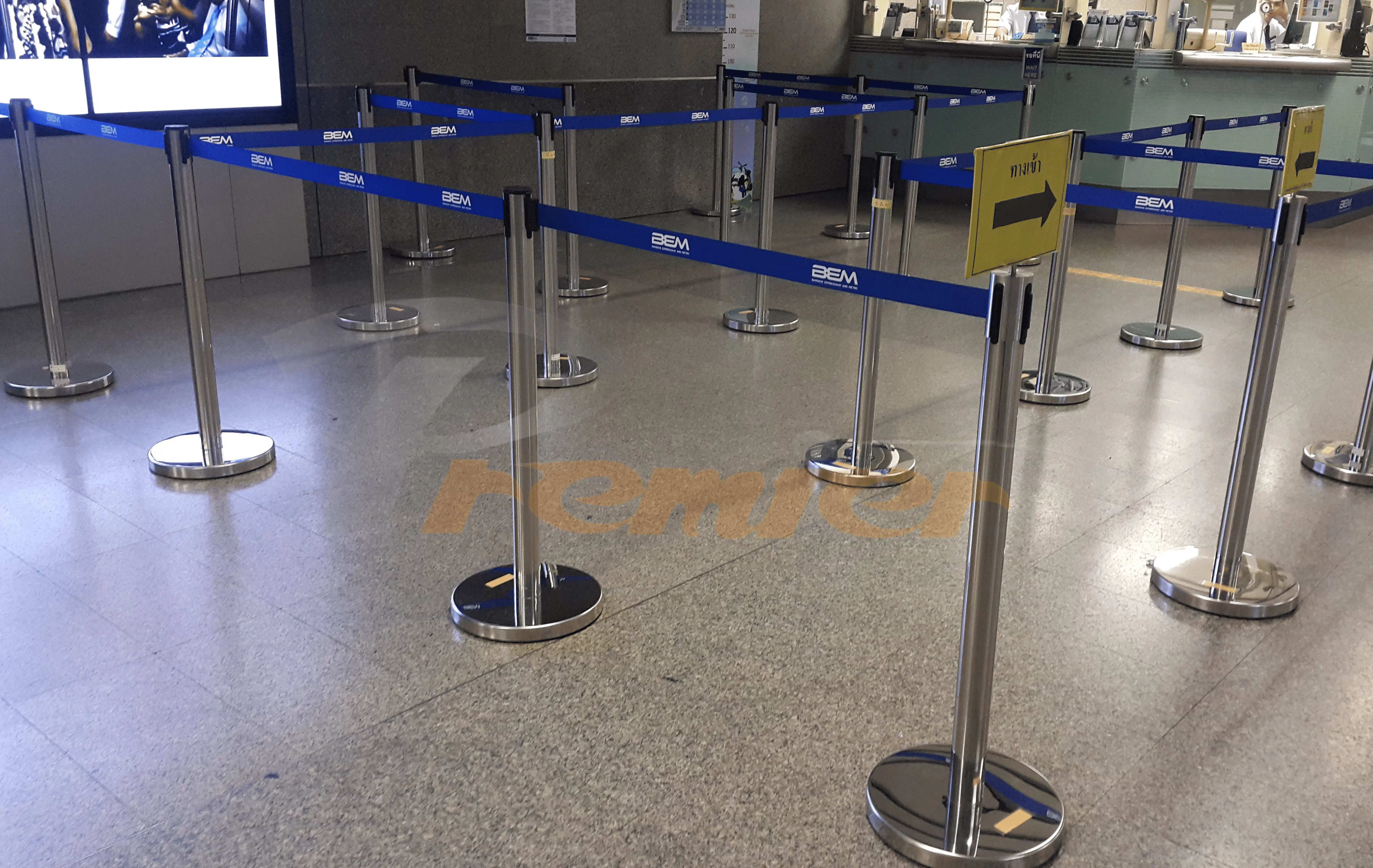 ผลงานติดตั้งเสากั้นแถวที่รถไฟฟ้าใต้ดิน MRT Premier Worlds