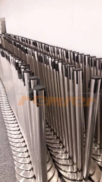ผลงานติดตั้ง เสากั้นทางเดิน ฐานซ้อน สีเงิน