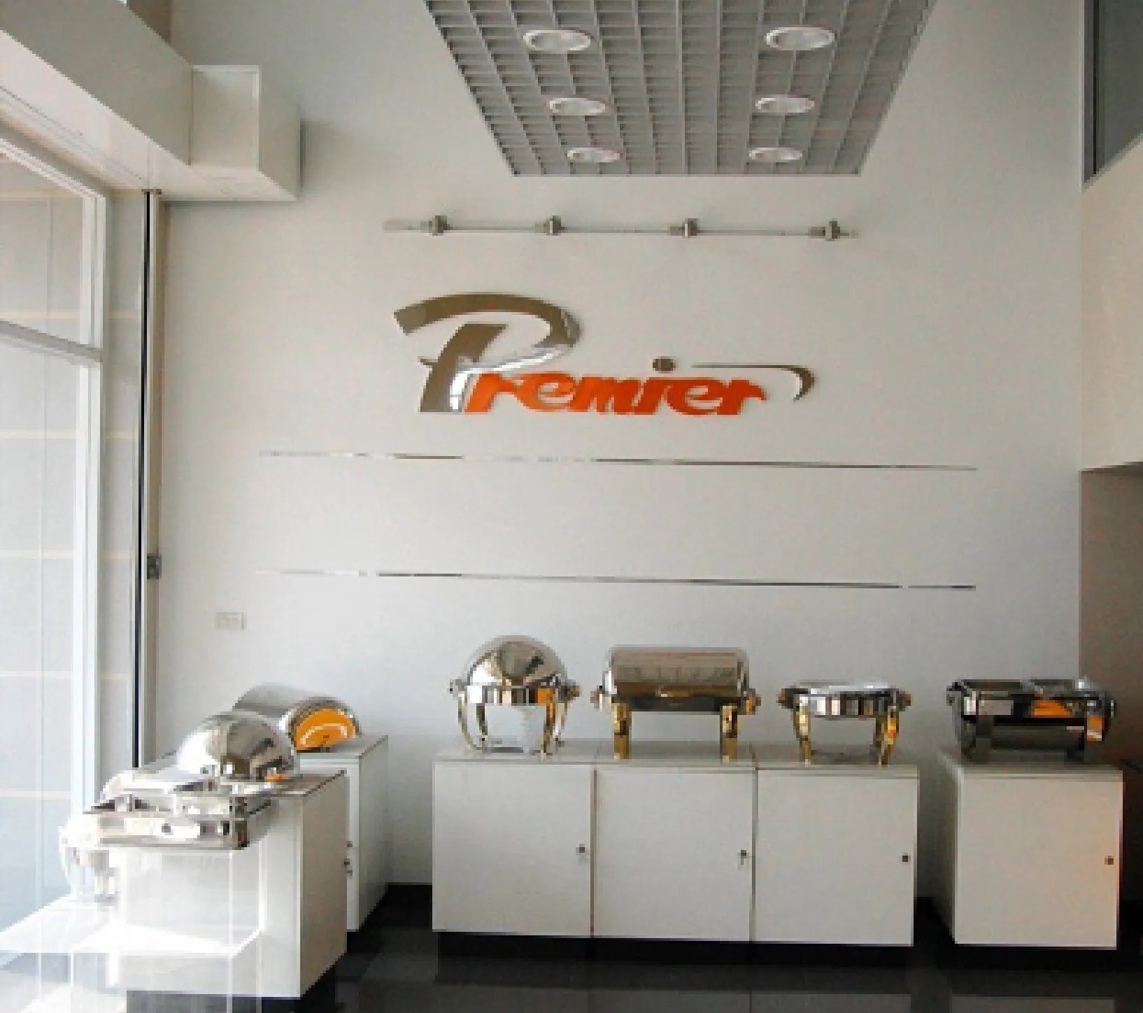 ภายในสำนักงานและคลังสินค้าเสากั้นทางเดิน Premier Worlds