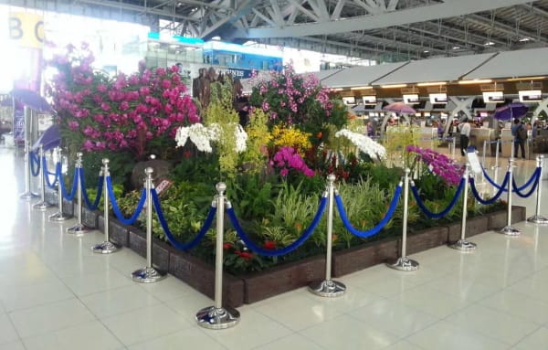 ผลงานติดตั้งเสากั้นคิวที่สนามบินสุวรรณภูมิ AOT Premier Worlds