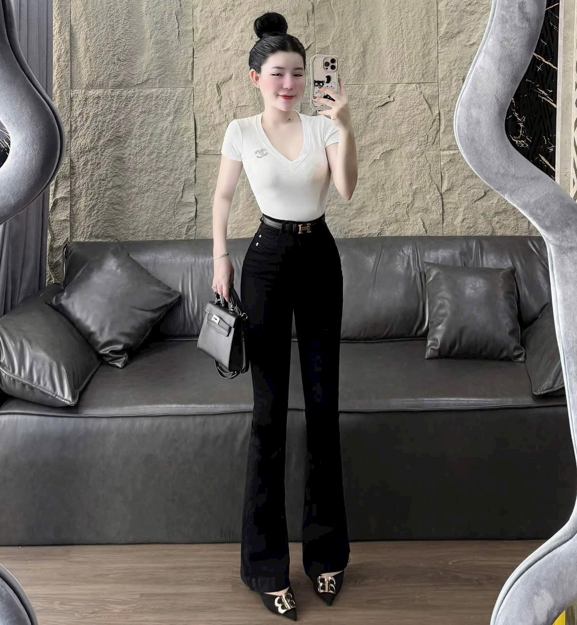 Áo thun trắng kèm tag channel