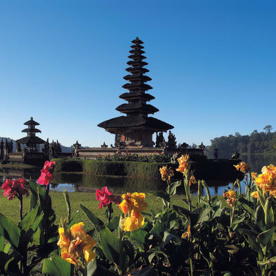 Munduk Temple Balinais - jungle et lac sacré