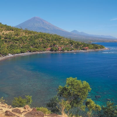 Pemuteran la plage de sable noir ou Amed l ancien village de pecheur