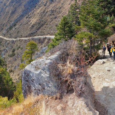 Katmandou à Manthali à Lukla (par avion) puis trek pour Phakding (3 heures)