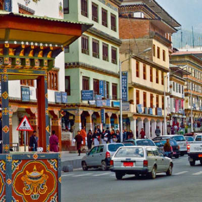 Arrivée à l'aéroport international de Paro et route vers Thimphu
