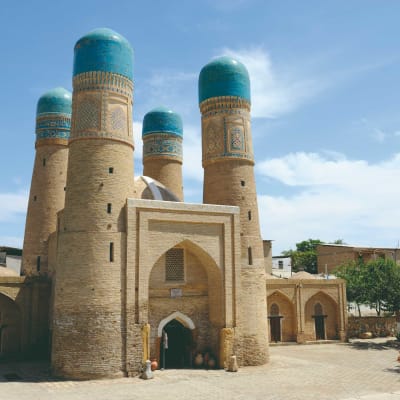 Samarkand-Boukhara (300km, 4-5h).