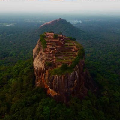Le Rocher au lion de Sigiriya a Dambulla a Matale et Kandy (2 h)