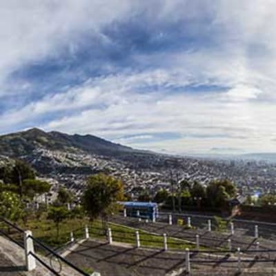 Traversée du centre historique de Quito et réserve du Pululahua