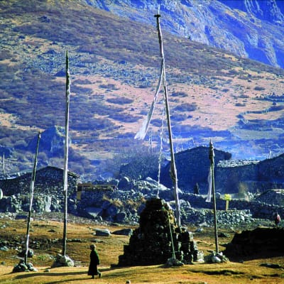 Yabrubesi (1 460 m) - Lama Hôtel (2 470 m)