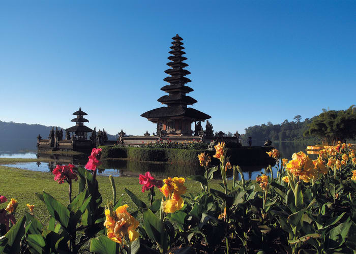 Munduk Temple Balinais - jungle et lac sacré