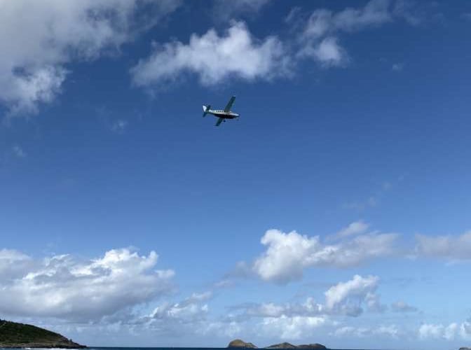 Transfert à l'aéroport de San Cristobal pour un vol de retour sur le continent.