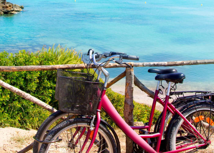 Temps libre sur l'île de Santa Cruz à vélo