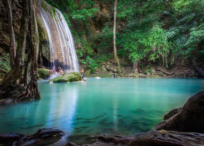 Exploration des cascades d'Erawan et nuit en hôtel flottant
