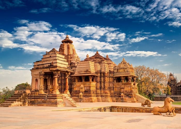 Orchha - Khajuraho - 180 km