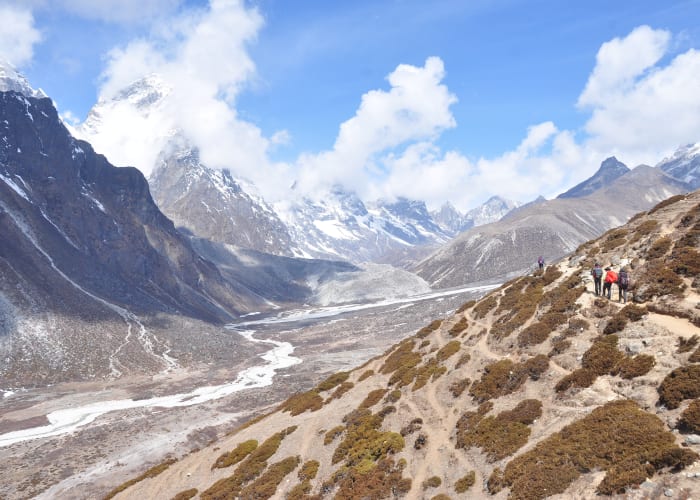 Jour 10 : Randonnée jusqu'à Kalapatthar (5,550m) au lever du soleil et trek jusqu'à Pangboche (3,900 m) Durée : 7-9 heures.
