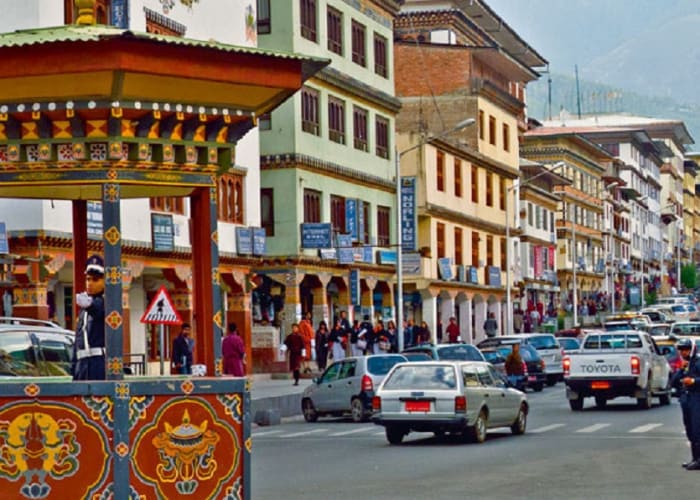 Arrivée à l'aéroport international de Paro et route vers Thimphu