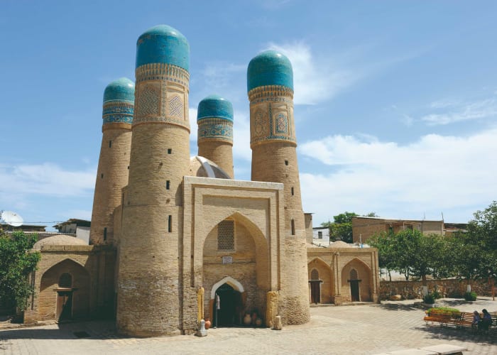 Samarkand-Boukhara (300km, 4-5h).