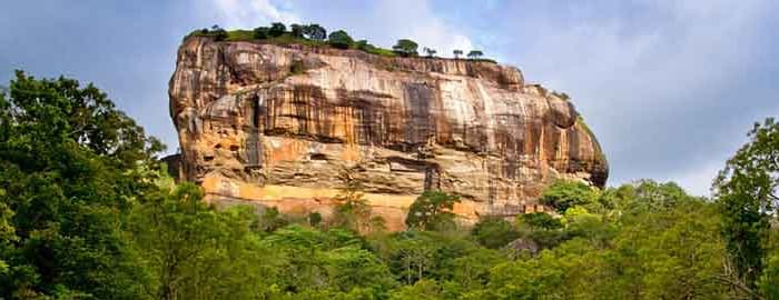 Arrivée et visite de Pinnawala et Sigiriya