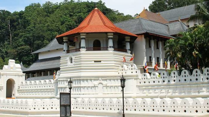 Le temple de la Dent et jardin d épices