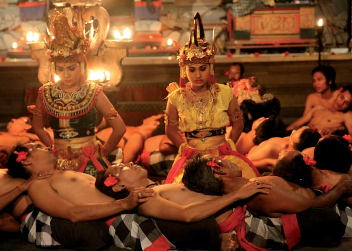 JIMBARAN - temple Uluwatu, danse sacrée balinaise