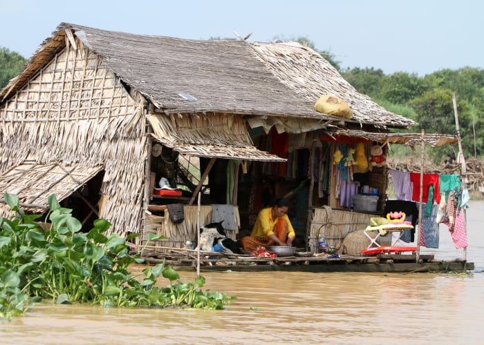 Envol vers Siem Reap et visite de village flottant sur le lac Tonlé Sap