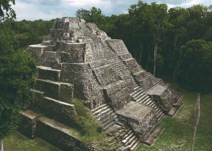 Découverte de Yaxha