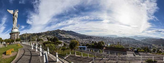 Traversée du centre historique de Quito et réserve du Pululahua