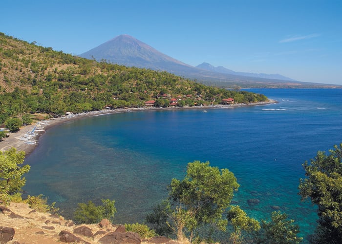 AMED - Temple bouddhiste, cascade naturelle