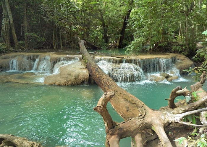 Exploration des chutes d'eau d'Erawan et nuit en hôtel flottant