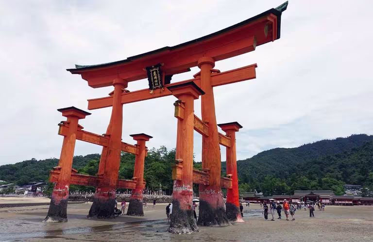 Île de Miyajima au Japon, l’île des Dieux.