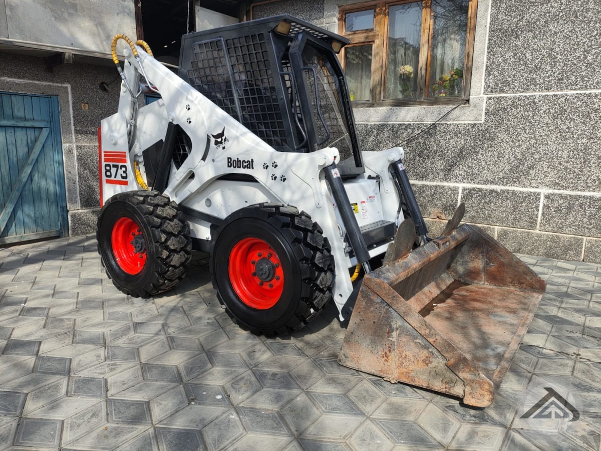 Мини-погрузчик BOBCAT 873