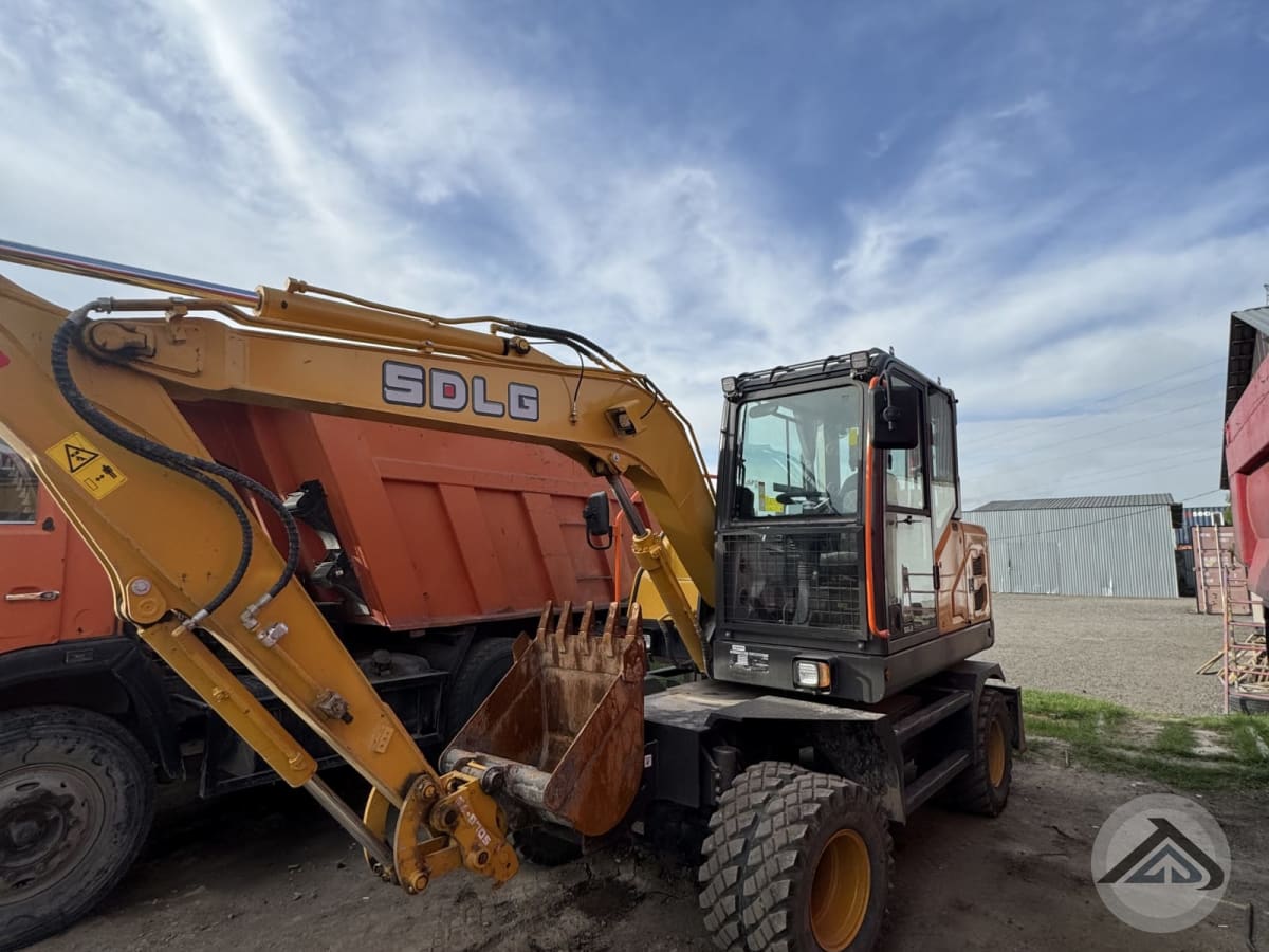 Экскаватор колёсный Эксковатор sdlg 780