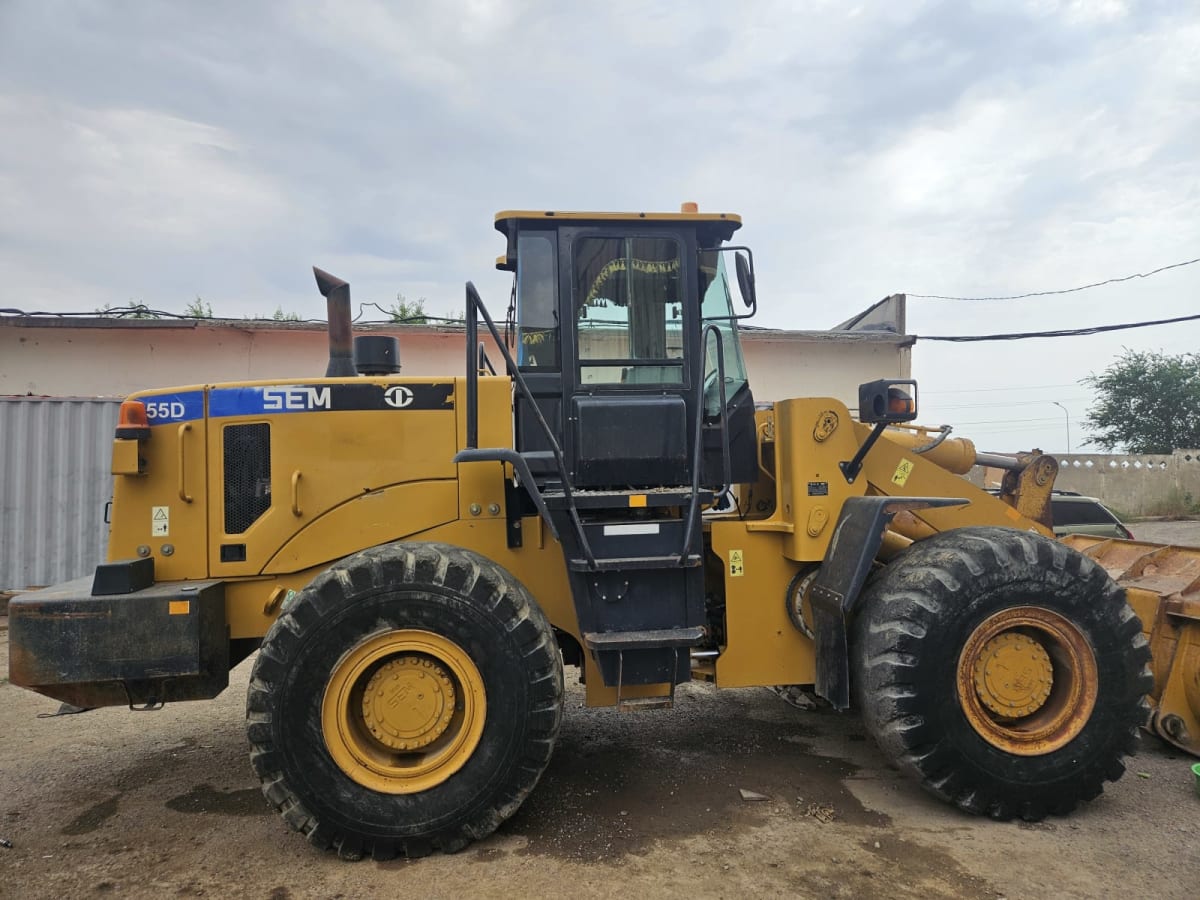 Фронтальный погрузчик Sem 655d