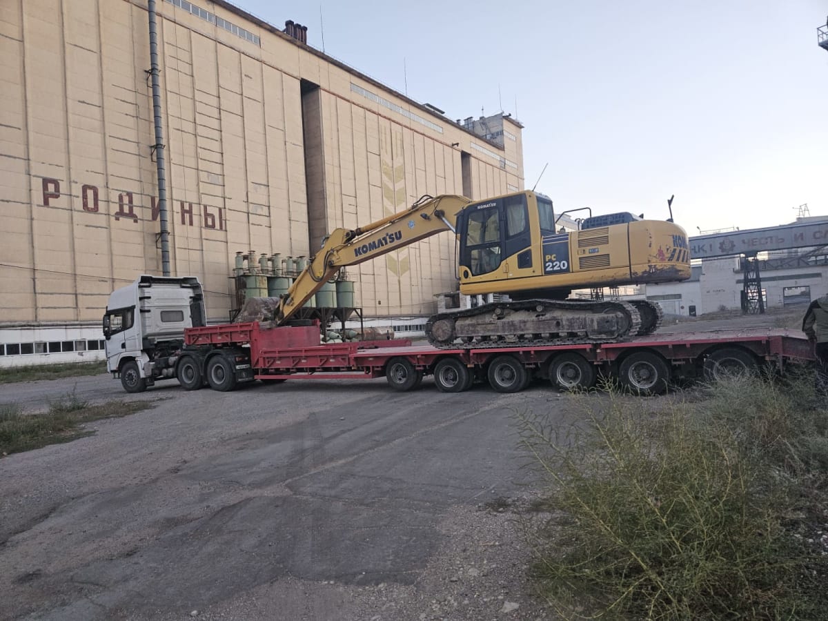 Экскаватор гусеничный Komatsu
