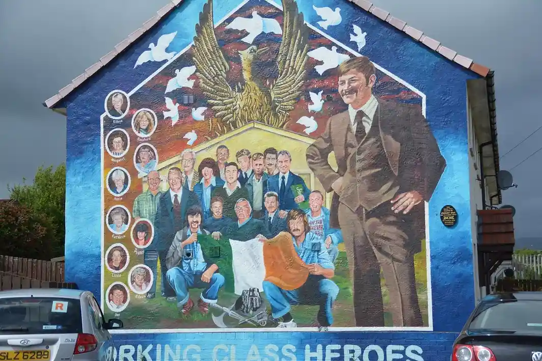 republican class heroes mural black taxi tour belfast northern ireland