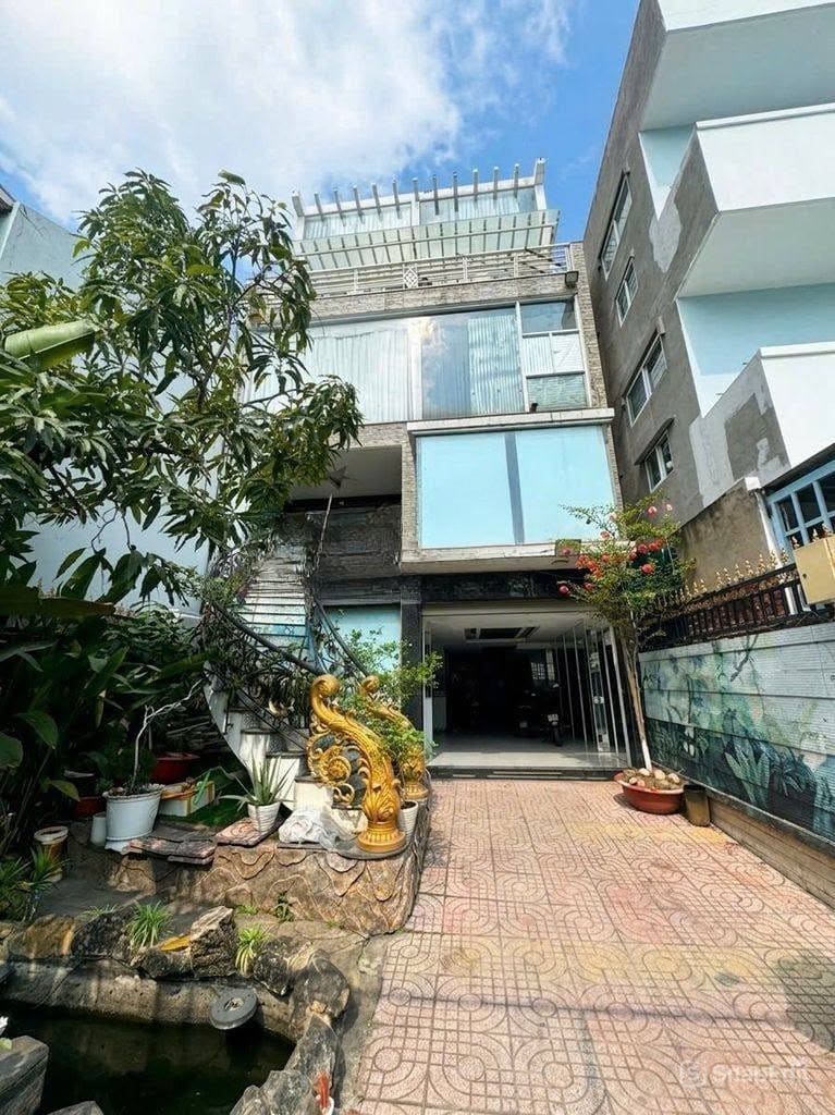 Bán Nhà 5 tầng xe hơi đậu nhà quận 7