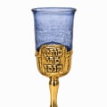 כוס קידוש גבוהה מזכוכית כחולה בציפוי זהב עם הכיתוב בורא פרי הגפן - תמונה 1 מתוך 3