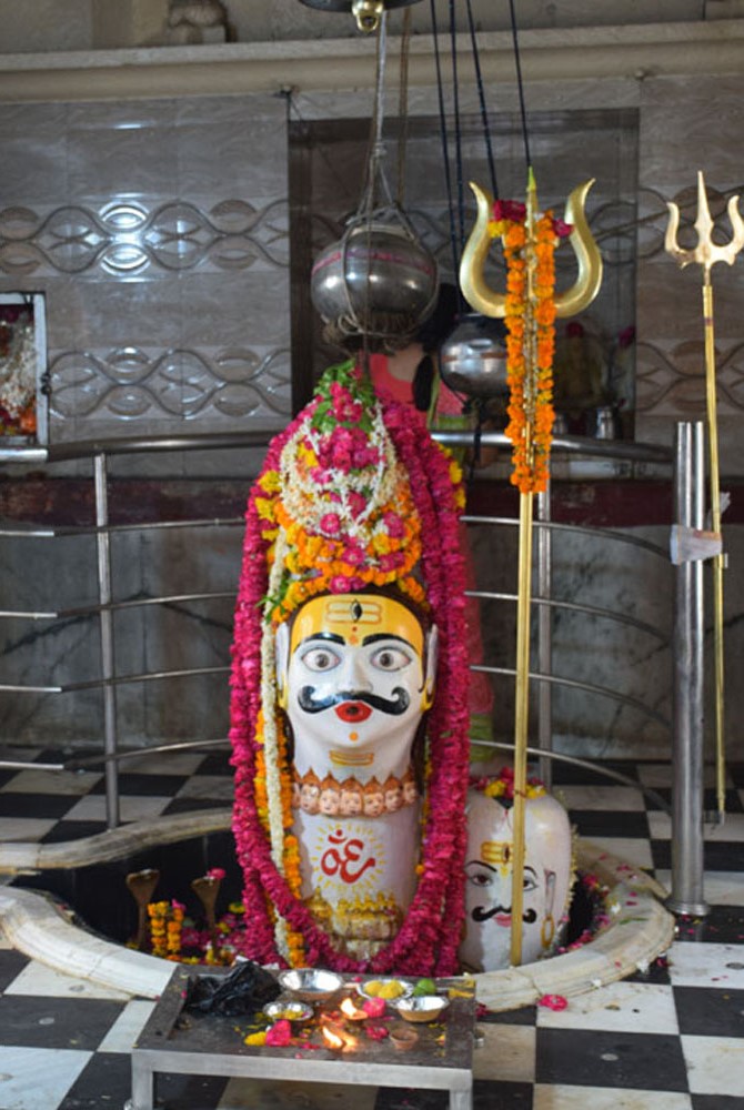 https://res.cloudinary.com/doetbfahk/image/upload/v1711742939/vedaz_temples/bhuteshwar_mahadev_2_ijthqh.jpg