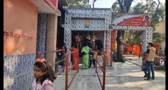 
https://res.cloudinary.com/doetbfahk/image/upload/v1711801505/vedaz_temples/budhiya_mai_mandir_2_vyyd0z.jpg
