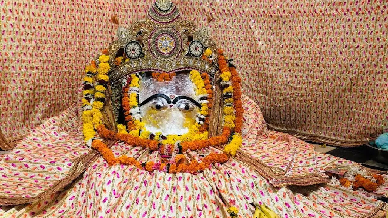 https://res.cloudinary.com/doetbfahk/image/upload/v1711802360/vedaz_temples/chamunda_devi_mandir_2_kbtqv4.png