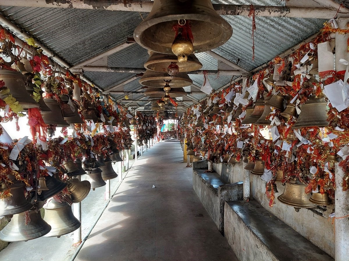 https://res.cloudinary.com/doetbfahk/image/upload/v1711985035/vedaz_temples/chitai_golu_3_cqhoyz.jpg
