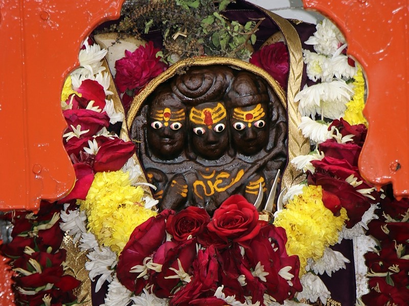 https://res.cloudinary.com/doetbfahk/image/upload/v1711990820/vedaz_temples/datta_mandir_indore_1_bsfpcg.jpg