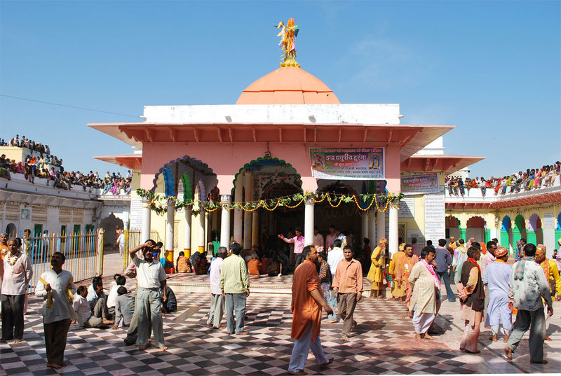 
https://res.cloudinary.com/doetbfahk/image/upload/v1711991726/vedaz_temples/dauji-temple-mathura_2_clqczx.jpg