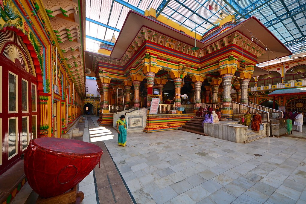 
https://res.cloudinary.com/doetbfahk/image/upload/v1711995108/vedaz_temples/Dwarikadhish_Gopal_Mandir_2_yi8f2o.jpg