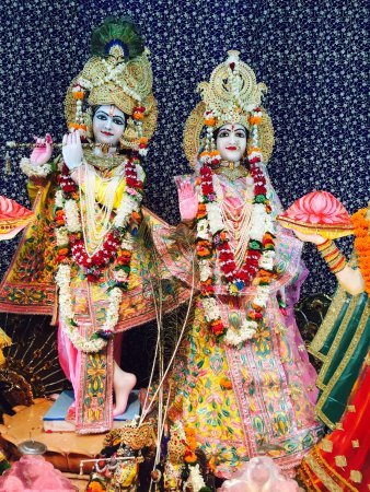 https://res.cloudinary.com/doetbfahk/image/upload/v1711996051/vedaz_temples/gita-vatika-gorakhpur_1_p2bvh8.jpg