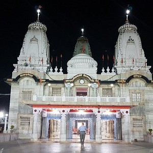 
https://res.cloudinary.com/doetbfahk/image/upload/v1711996055/vedaz_temples/gita-vatika-gorakhpur_2_uexhtj.jpg