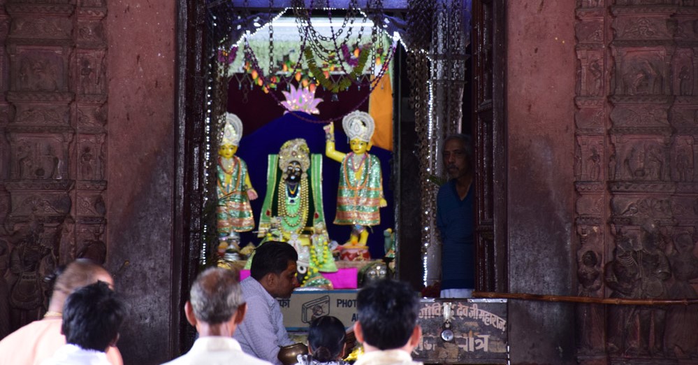 
https://res.cloudinary.com/doetbfahk/image/upload/v1712001771/vedaz_temples/govinda-dev-ji-2_tw3tfg.jpg